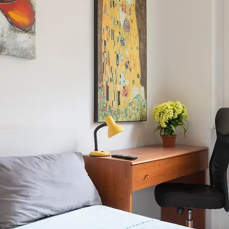 Parioli Free Wi-fi 2 Bdrm&kitchen&ac בית הארחה
