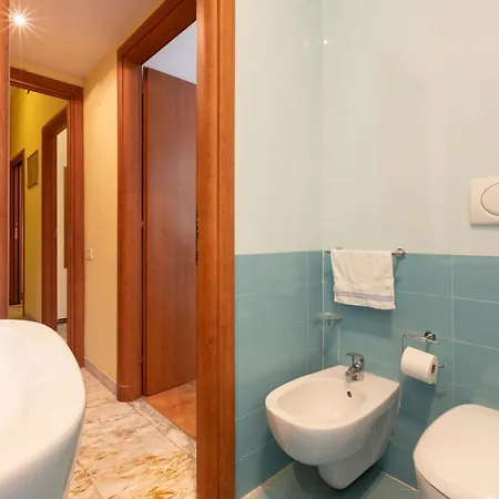 Parioli Free Wi-fi 2 Bdrm&kitchen&ac בית הארחה