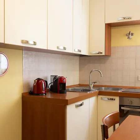 Parioli Free Wi-fi 2 Bdrm&kitchen&ac בית הארחה